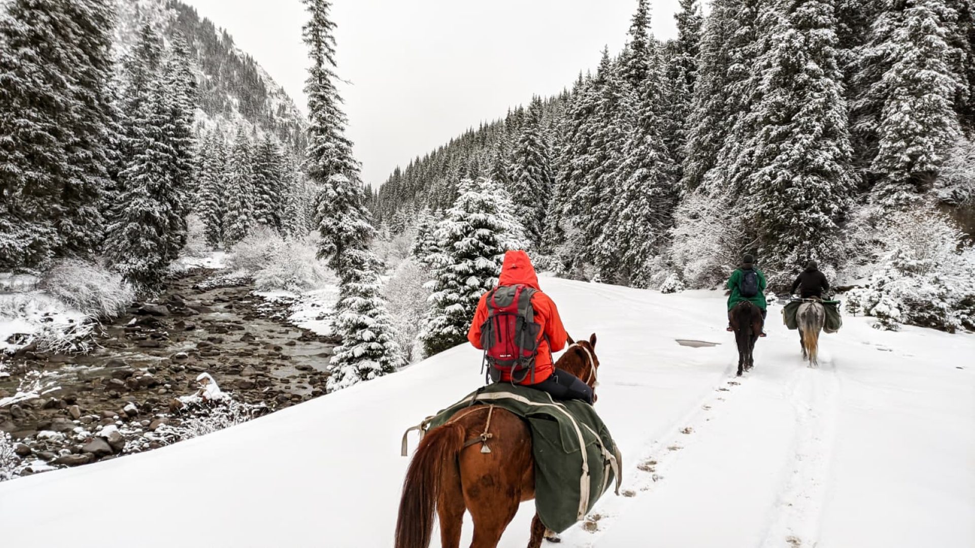 ruta a caballo invierno Kirguistán